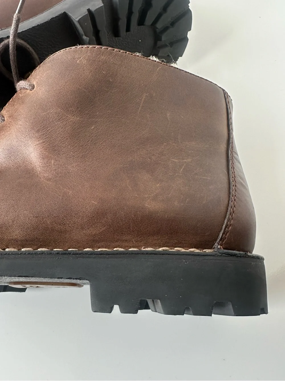 UGG Men's Brown Leather Chukka Boots with Lug Sole Size‎ 9